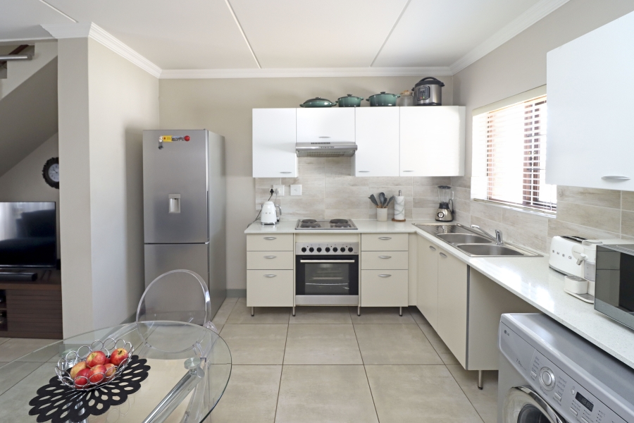 2 Bedroom Property for Sale in Blue Hills Gauteng