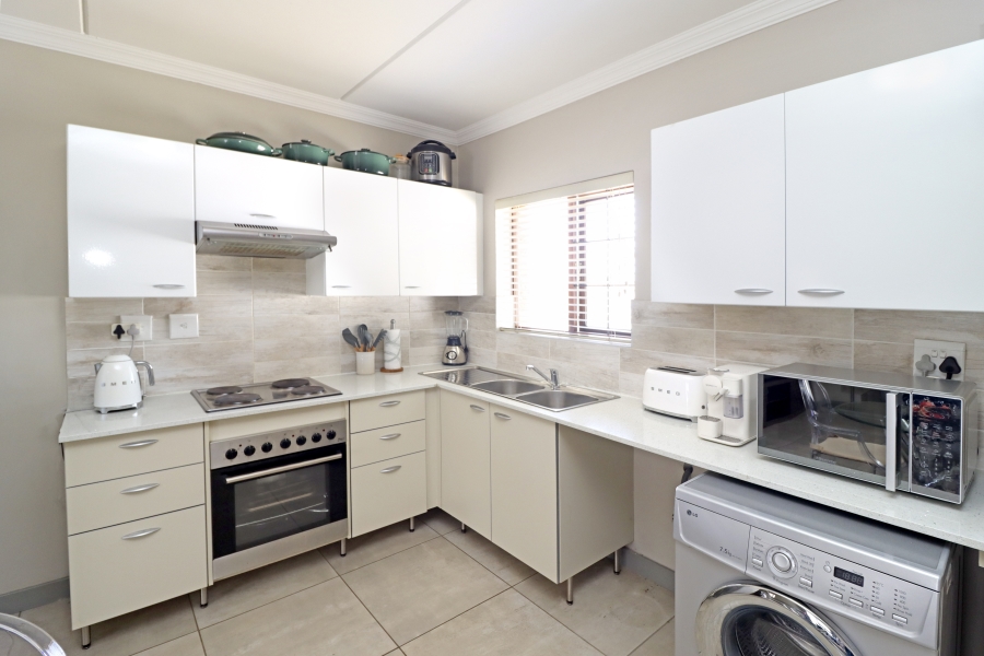 2 Bedroom Property for Sale in Blue Hills Gauteng