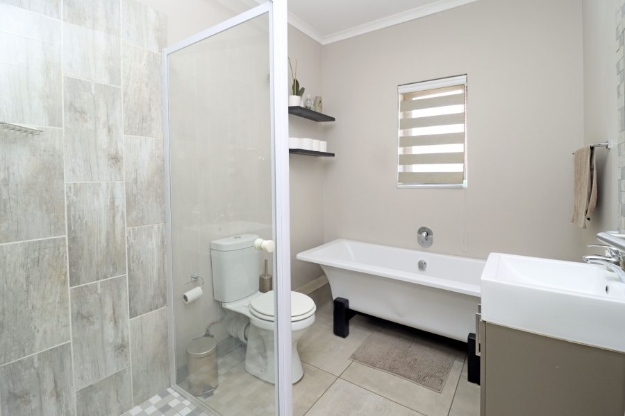 2 Bedroom Property for Sale in Blue Hills Gauteng