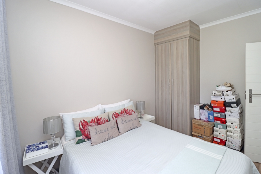 2 Bedroom Property for Sale in Blue Hills Gauteng