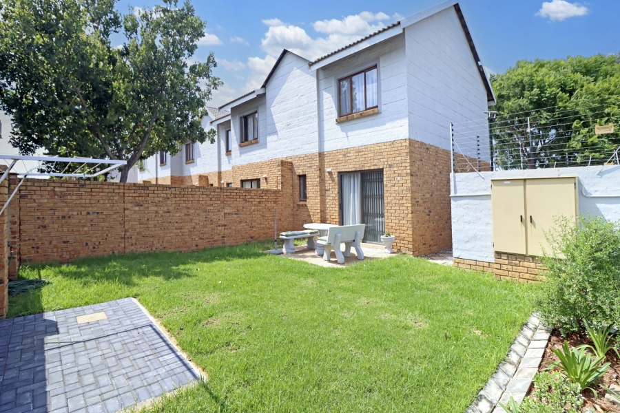2 Bedroom Property for Sale in Blue Hills Gauteng
