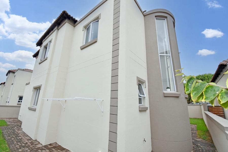 3 Bedroom Property for Sale in Blue Valley Golf Estate Gauteng