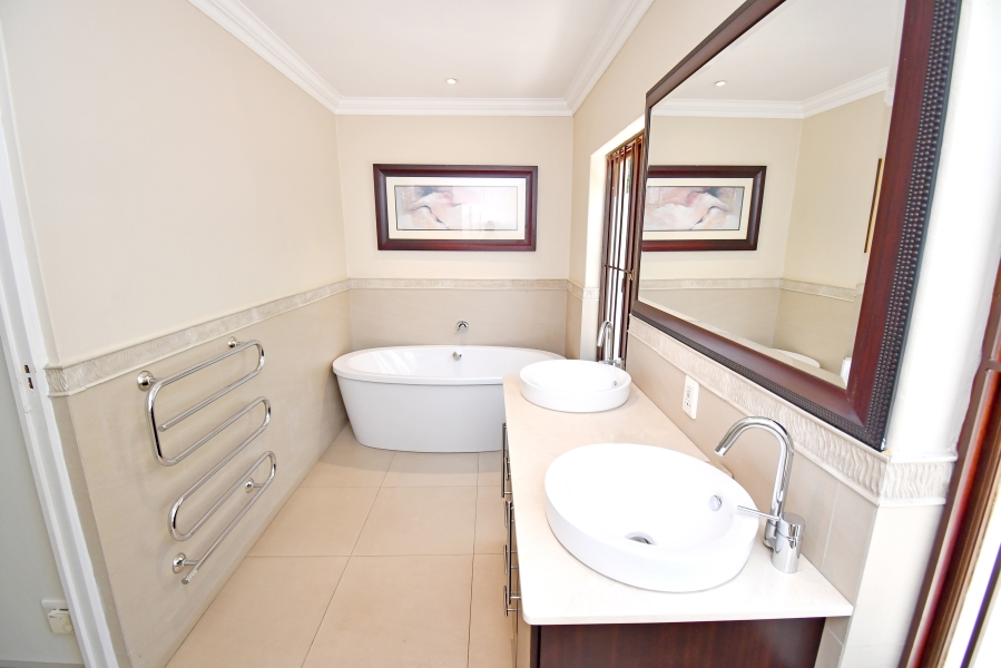 4 Bedroom Property for Sale in Lonehill Gauteng