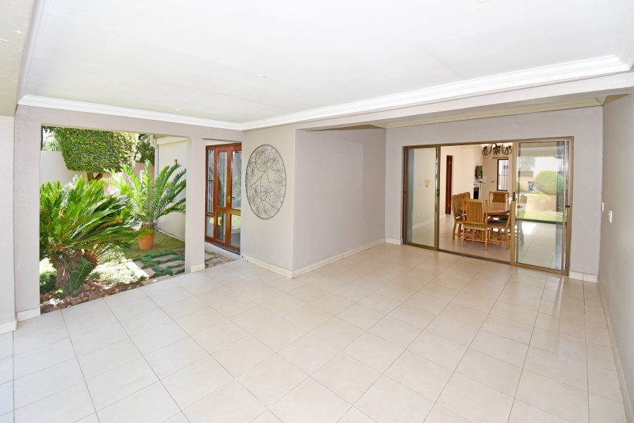 4 Bedroom Property for Sale in Lonehill Gauteng