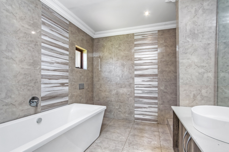 5 Bedroom Property for Sale in Summerset Gauteng