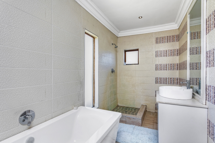 5 Bedroom Property for Sale in Summerset Gauteng