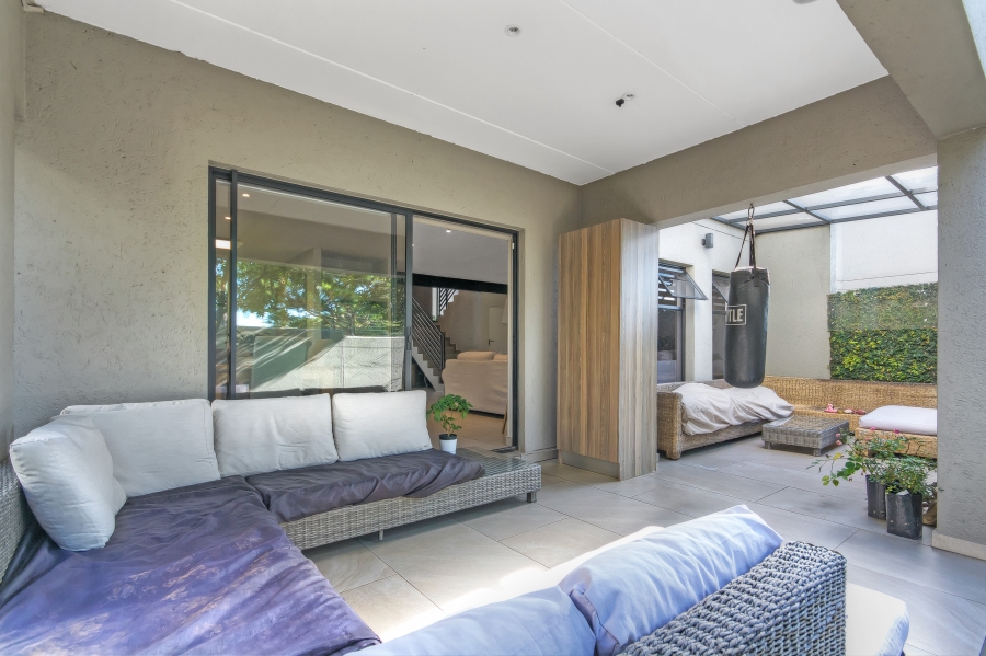 4 Bedroom Property for Sale in Crowthorne AH Gauteng