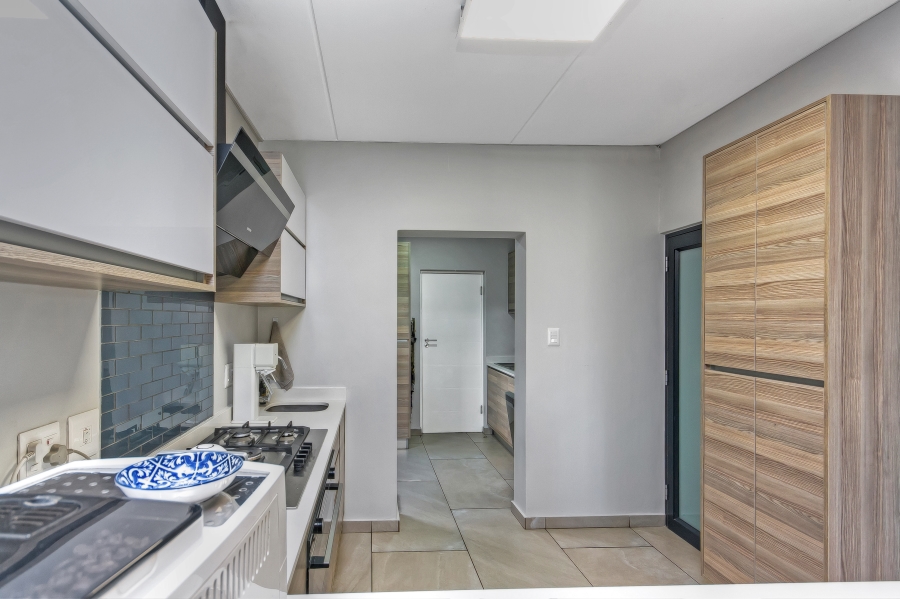 4 Bedroom Property for Sale in Crowthorne AH Gauteng