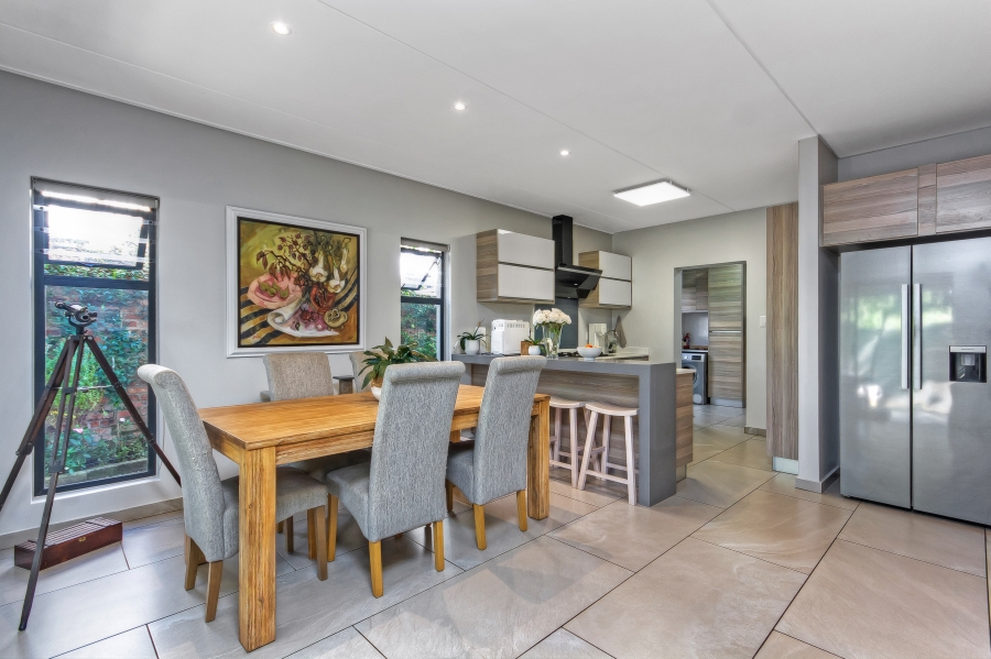 4 Bedroom Property for Sale in Crowthorne AH Gauteng