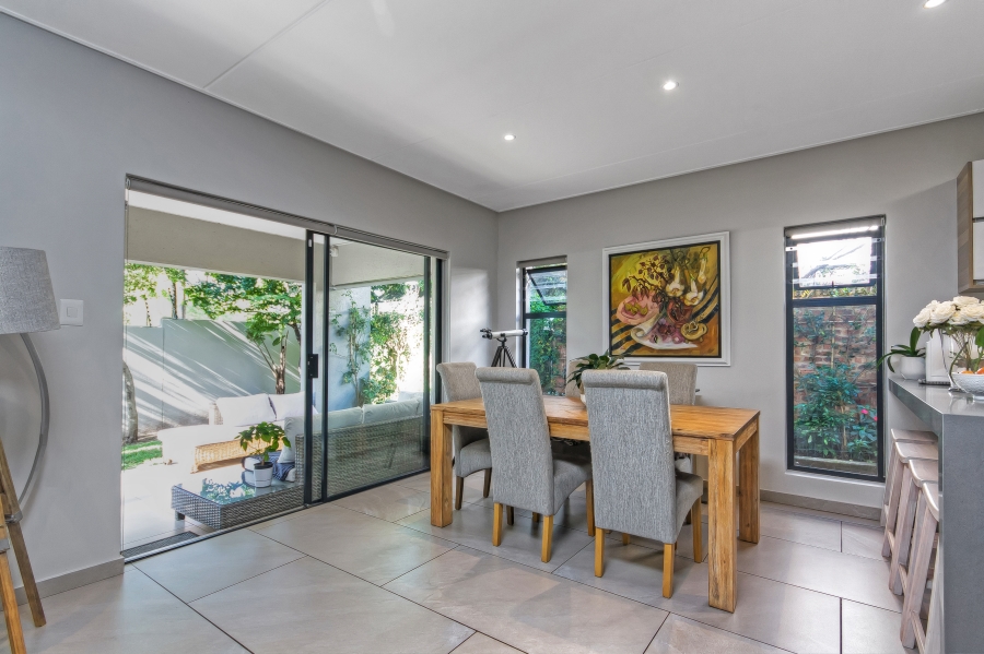 4 Bedroom Property for Sale in Crowthorne AH Gauteng