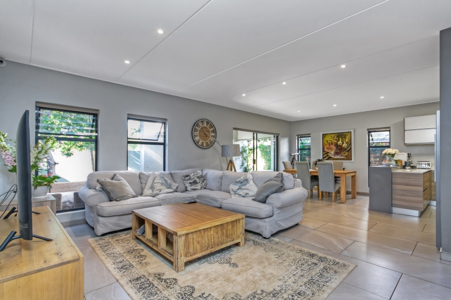 4 Bedroom Property for Sale in Crowthorne AH Gauteng