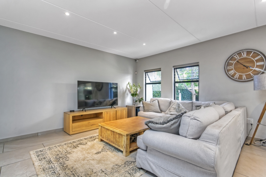 4 Bedroom Property for Sale in Crowthorne AH Gauteng