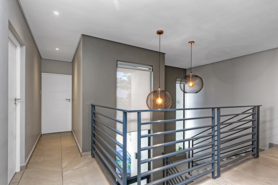 4 Bedroom Property for Sale in Crowthorne AH Gauteng