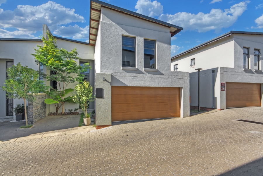 4 Bedroom Property for Sale in Crowthorne AH Gauteng