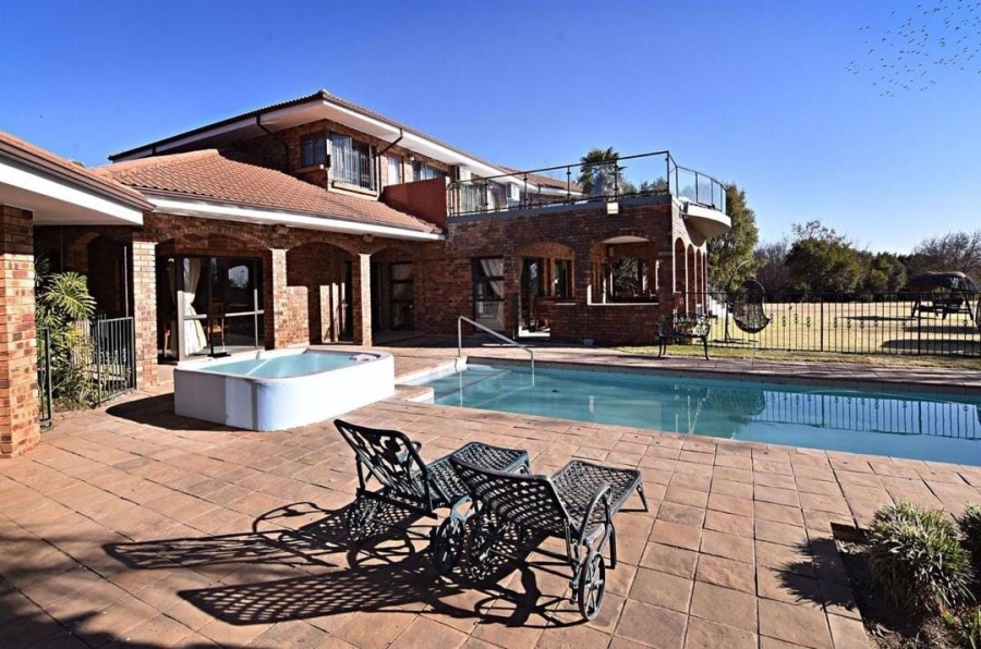 12 Bedroom Property for Sale in Saddlebrook Estate Gauteng