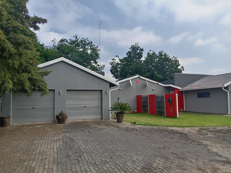 4 Bedroom Property for Sale in Van Der Merwes Kroon Gauteng