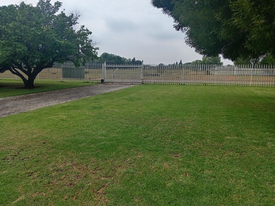 4 Bedroom Property for Sale in Van Der Merwes Kroon Gauteng