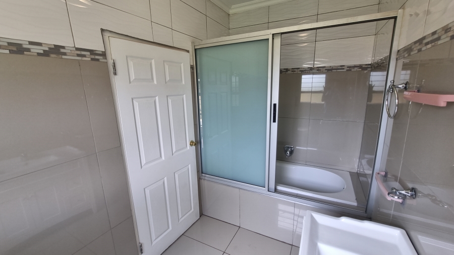 4 Bedroom Property for Sale in Willow Acres Gauteng