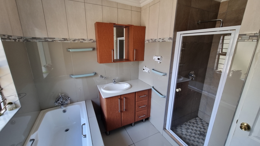 4 Bedroom Property for Sale in Willow Acres Gauteng