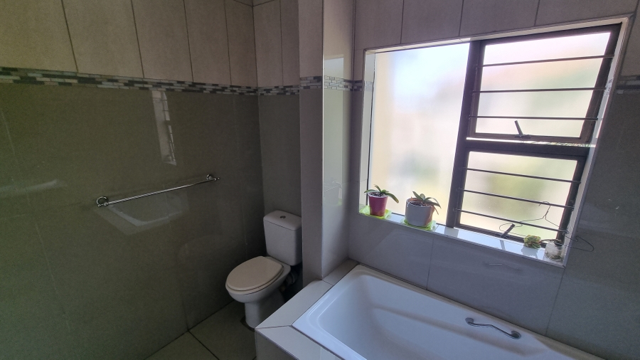 4 Bedroom Property for Sale in Willow Acres Gauteng