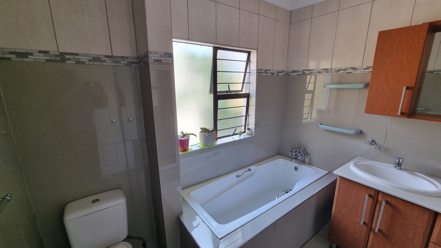 4 Bedroom Property for Sale in Willow Acres Gauteng