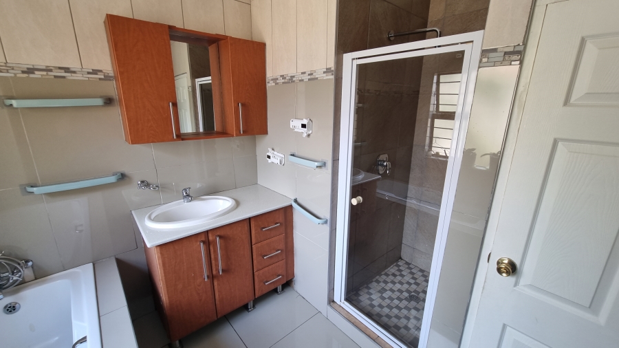 4 Bedroom Property for Sale in Willow Acres Gauteng