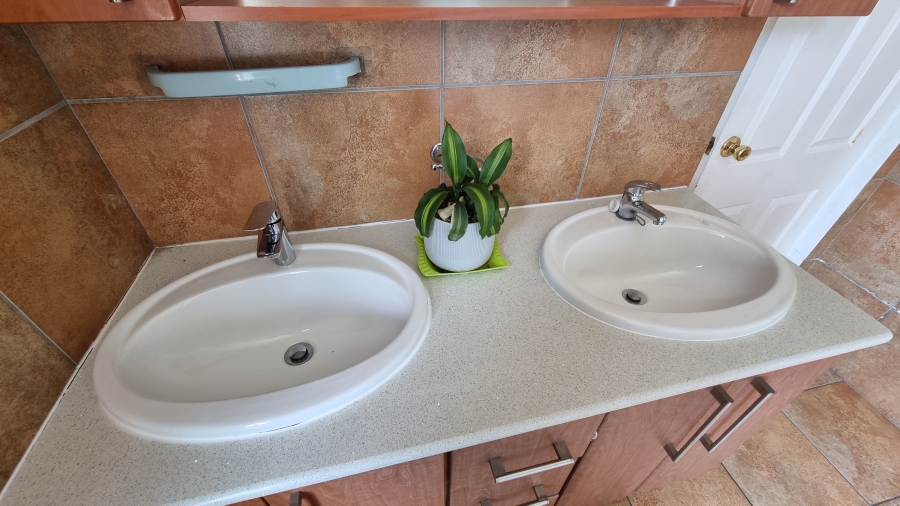 4 Bedroom Property for Sale in Willow Acres Gauteng