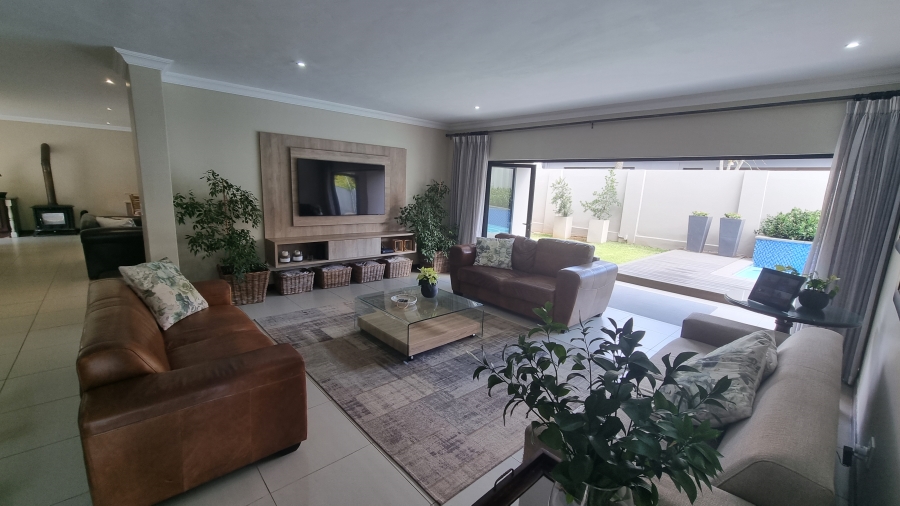 6 Bedroom Property for Sale in Silverwoods Country Estate Gauteng