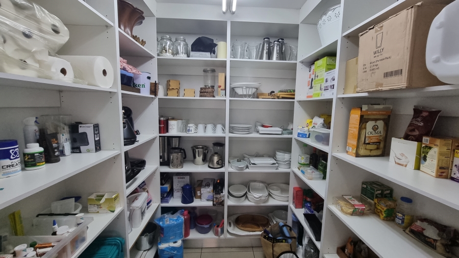 6 Bedroom Property for Sale in Silverwoods Country Estate Gauteng