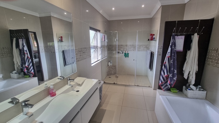 6 Bedroom Property for Sale in Silverwoods Country Estate Gauteng