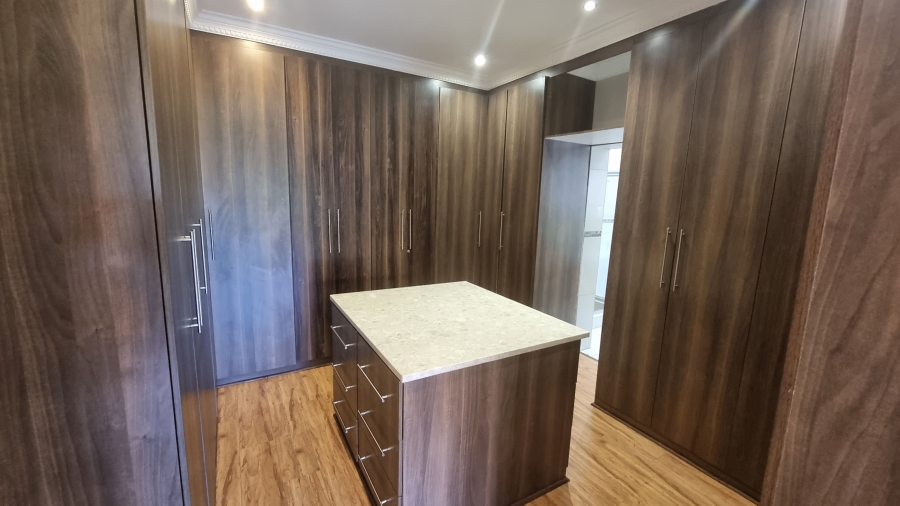 5 Bedroom Property for Sale in Willow Acres Gauteng