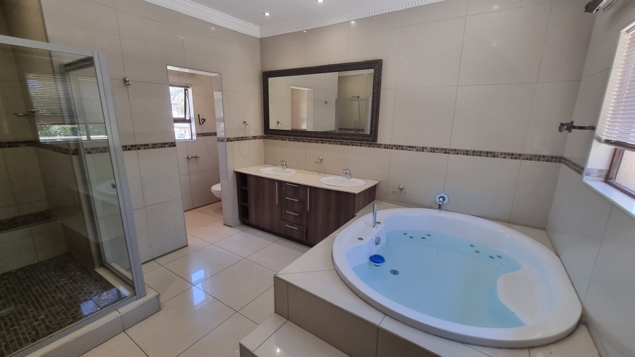 5 Bedroom Property for Sale in Willow Acres Gauteng