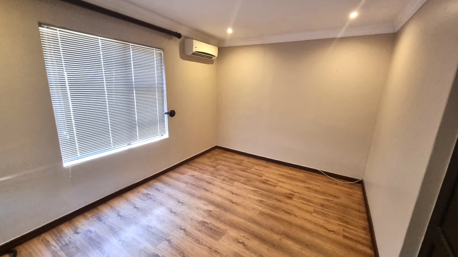 5 Bedroom Property for Sale in Willow Acres Gauteng