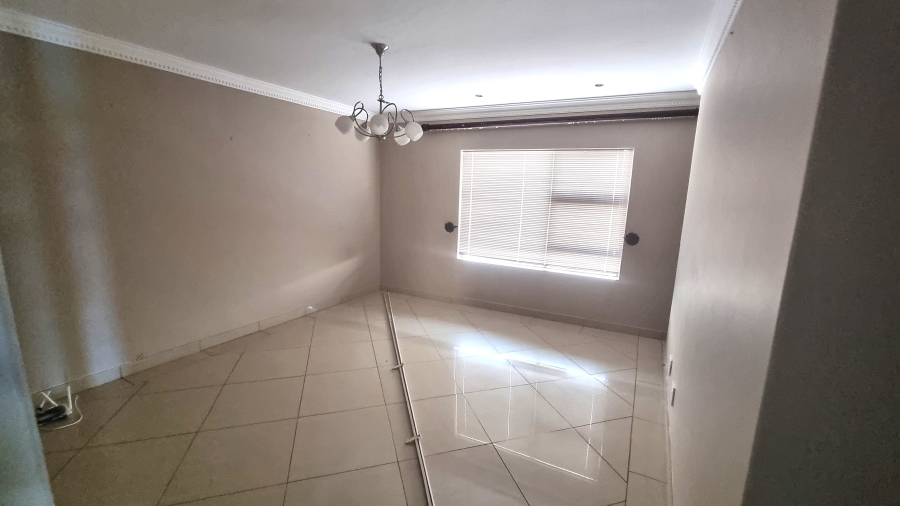 5 Bedroom Property for Sale in Willow Acres Gauteng