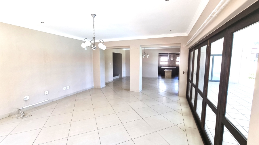 5 Bedroom Property for Sale in Willow Acres Gauteng