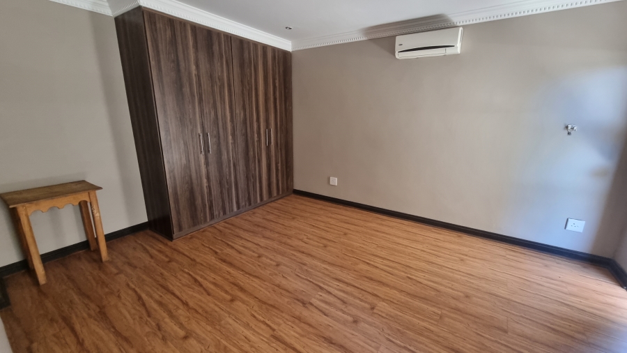 5 Bedroom Property for Sale in Willow Acres Gauteng