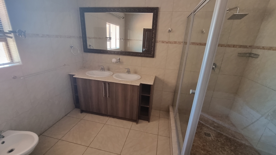 5 Bedroom Property for Sale in Willow Acres Gauteng