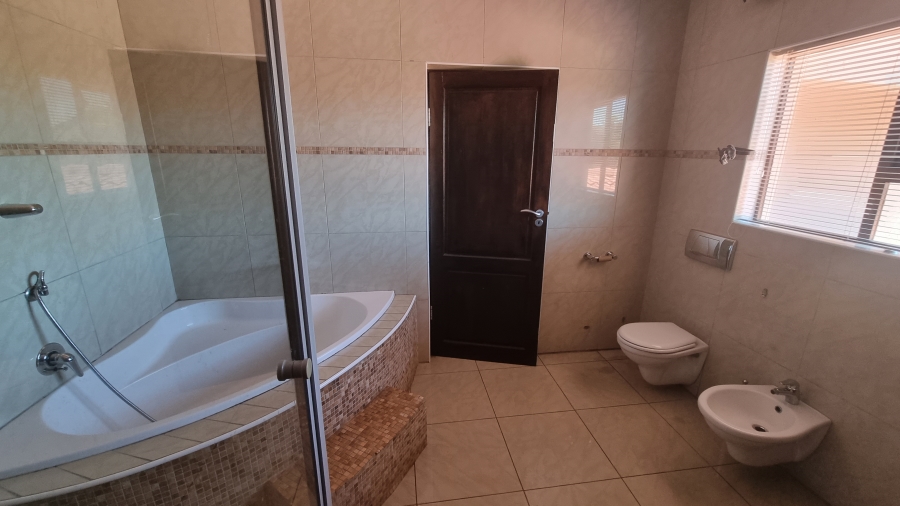 5 Bedroom Property for Sale in Willow Acres Gauteng