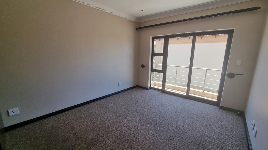 5 Bedroom Property for Sale in Willow Acres Gauteng