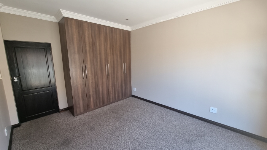 5 Bedroom Property for Sale in Willow Acres Gauteng