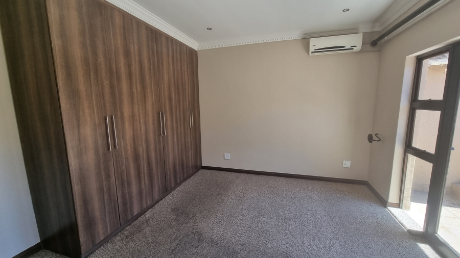 5 Bedroom Property for Sale in Willow Acres Gauteng