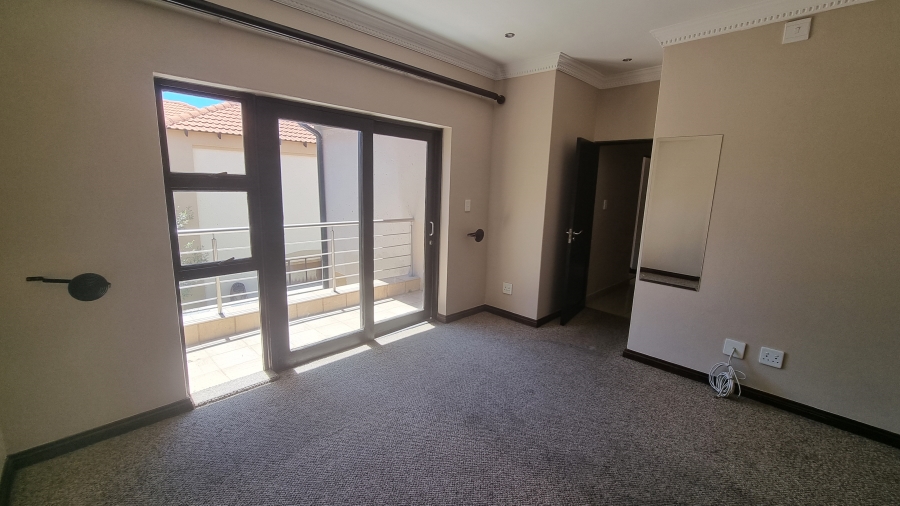 5 Bedroom Property for Sale in Willow Acres Gauteng