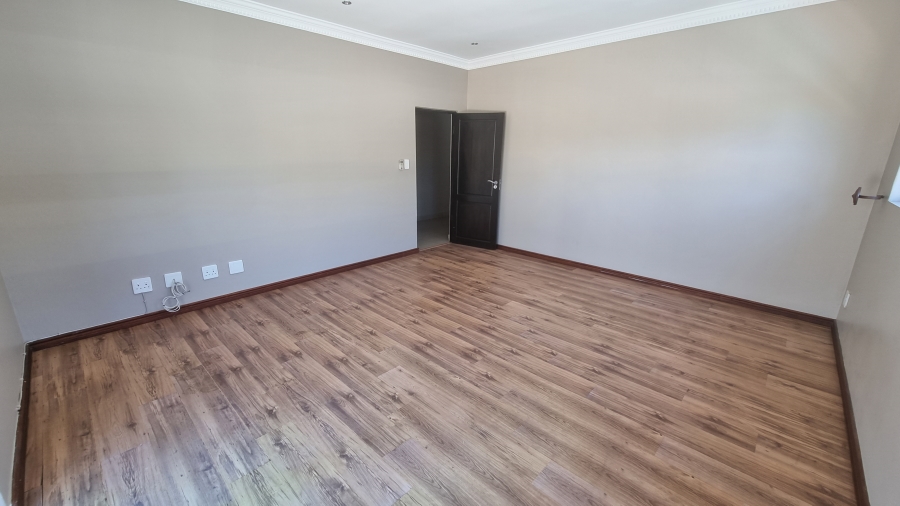 5 Bedroom Property for Sale in Willow Acres Gauteng