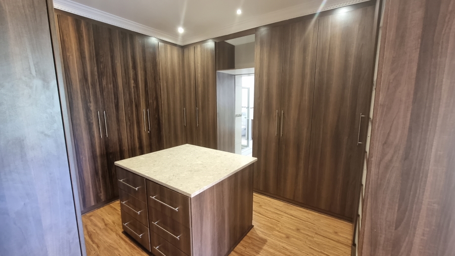 5 Bedroom Property for Sale in Willow Acres Gauteng