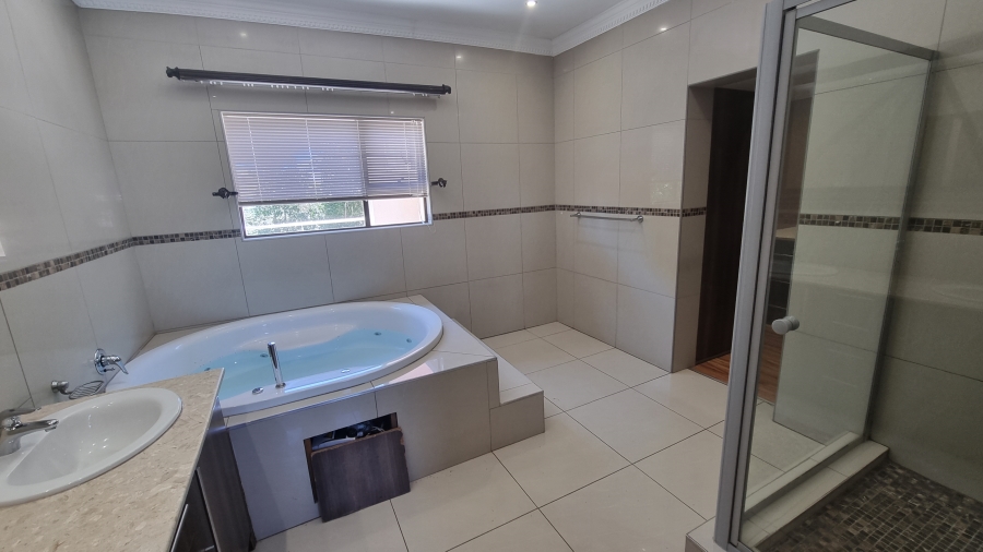 5 Bedroom Property for Sale in Willow Acres Gauteng