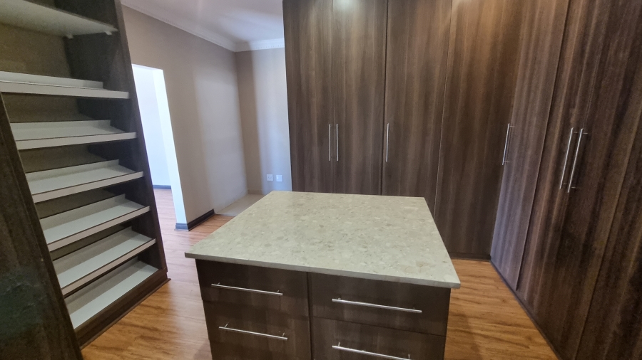 5 Bedroom Property for Sale in Willow Acres Gauteng