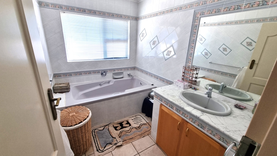 3 Bedroom Property for Sale in Silver Lakes Golf Estate Gauteng