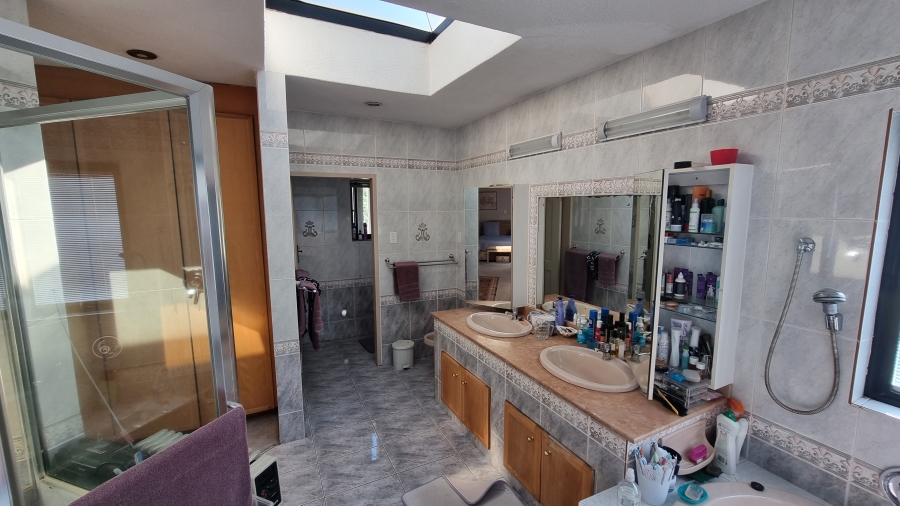 3 Bedroom Property for Sale in Silver Lakes Golf Estate Gauteng