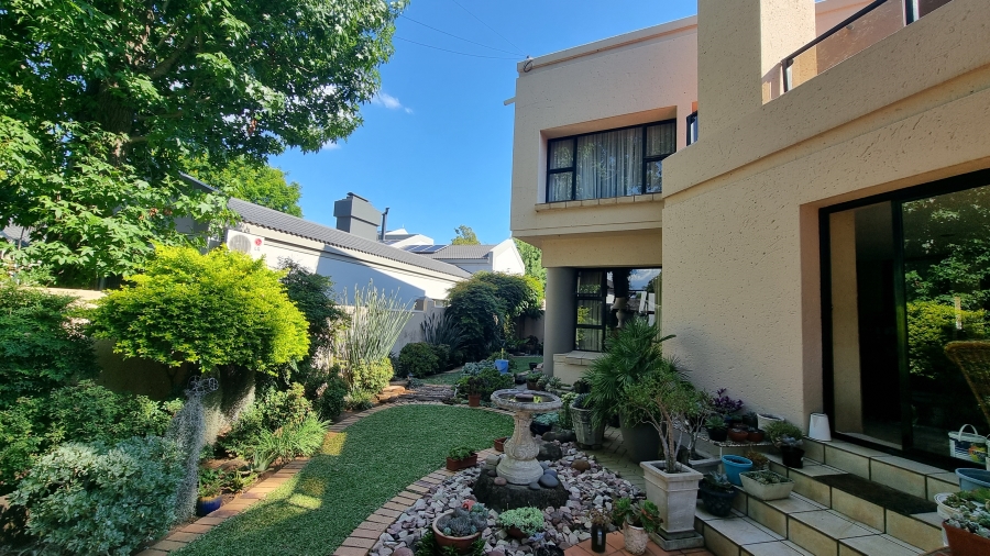 3 Bedroom Property for Sale in Silver Lakes Golf Estate Gauteng