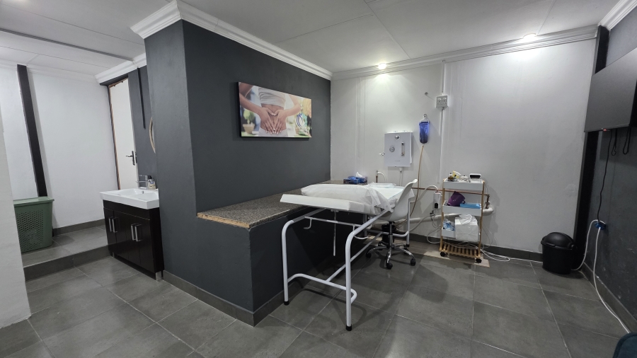 12 Bedroom Property for Sale in Moreleta Park Gauteng